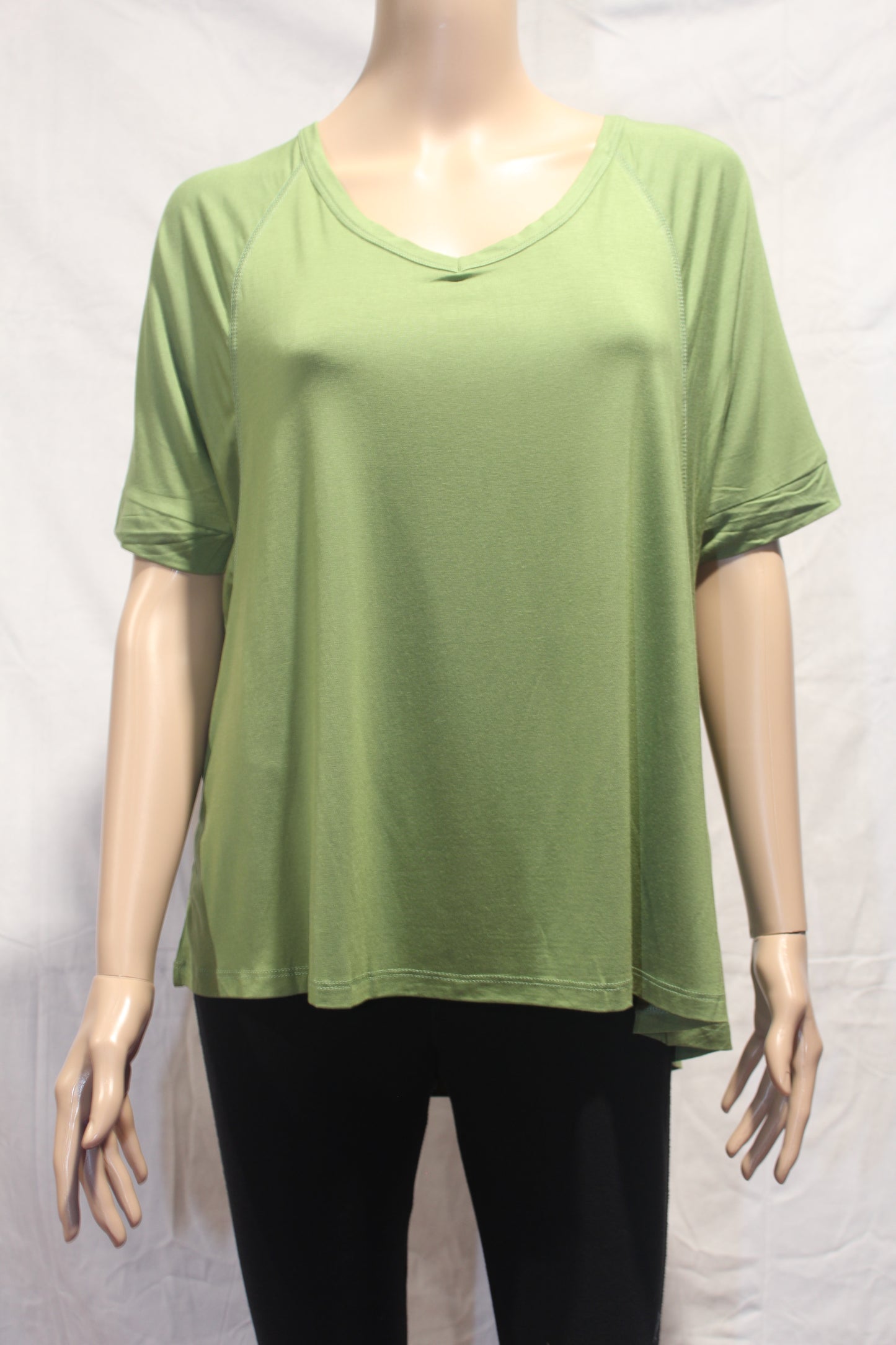 2 CARAT - Short Sleeve V-Neck Top