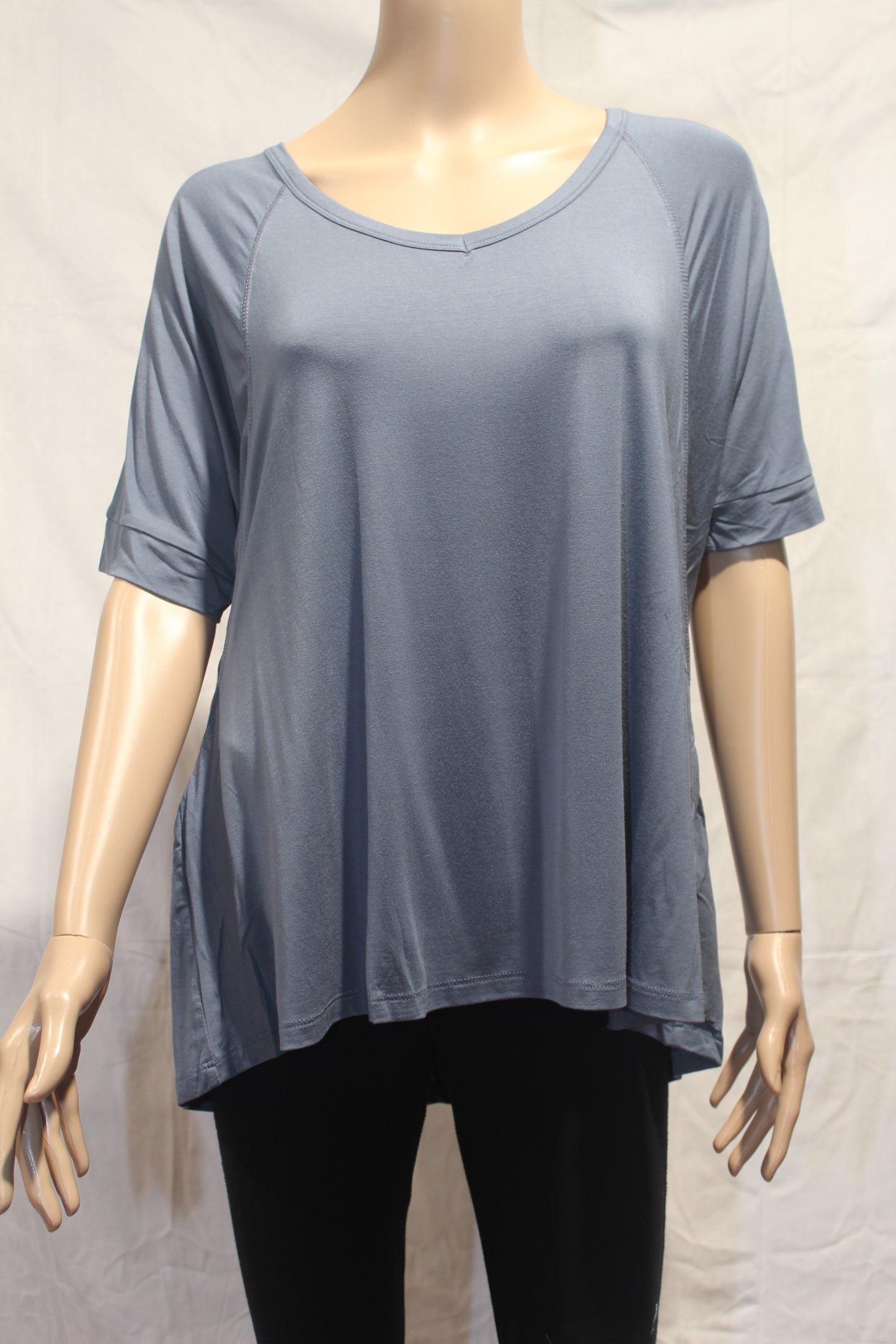 2 CARAT - Short Sleeve V-Neck Top