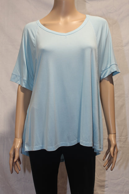 2 CARAT - Short Sleeve V-Neck Top